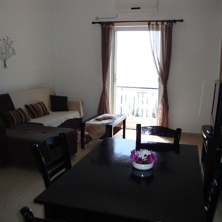 Fantasia Apartment Lakones ภายนอก รูปภาพ