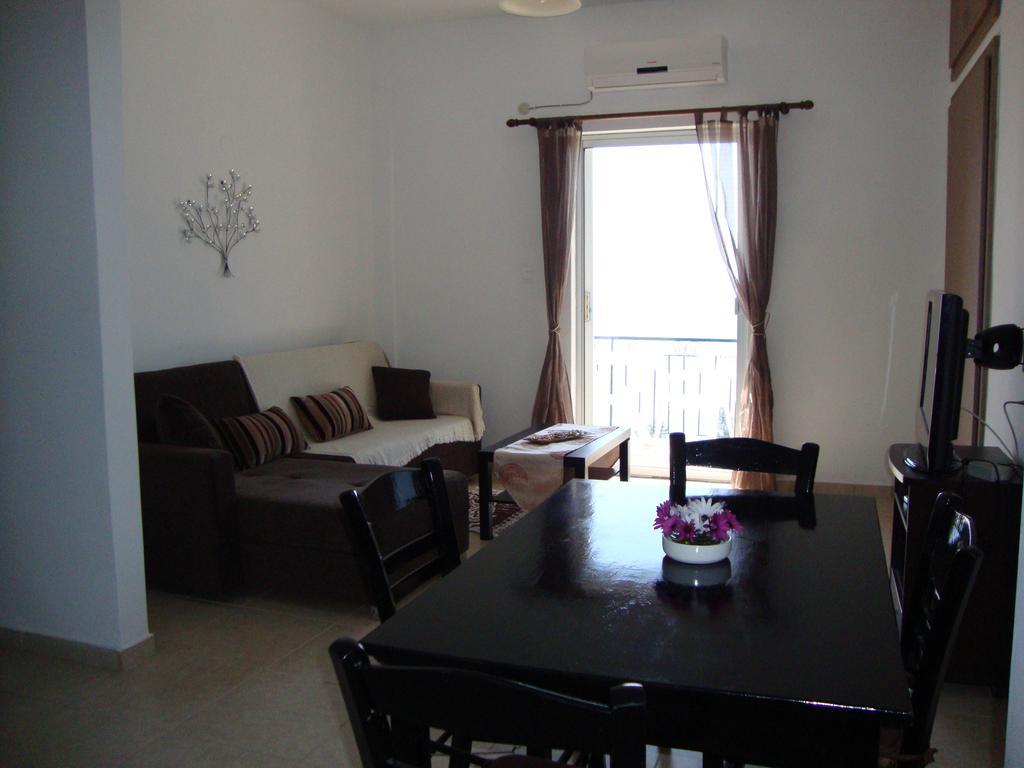 Fantasia Apartment Lakones ภายนอก รูปภาพ