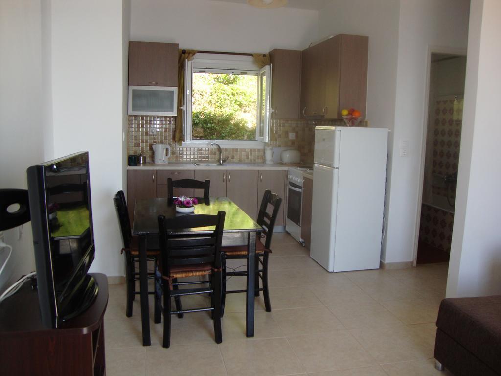 Fantasia Apartment Lakones ภายนอก รูปภาพ