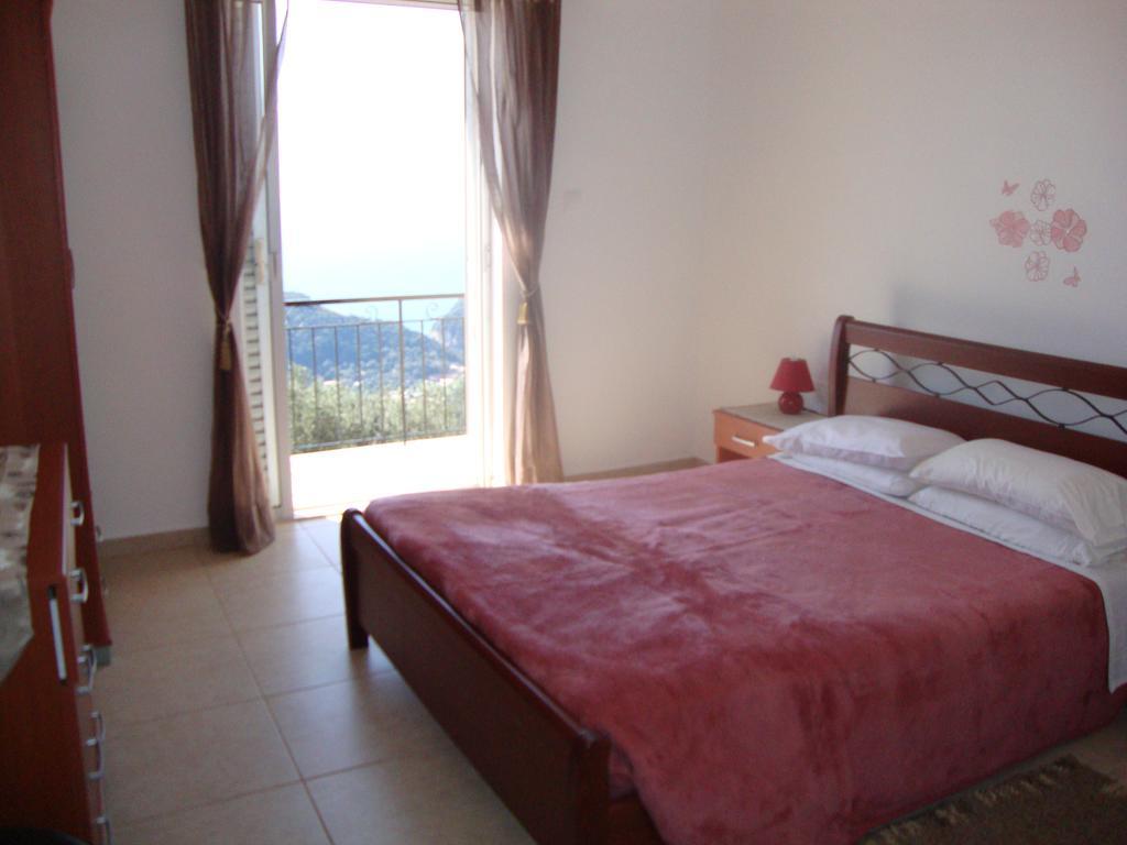Fantasia Apartment Lakones ภายนอก รูปภาพ